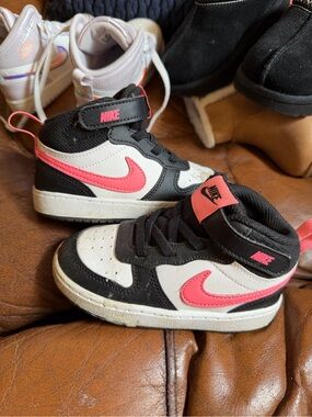 Nike Kids Mid-Top Sneakers in Black, White & Pink
